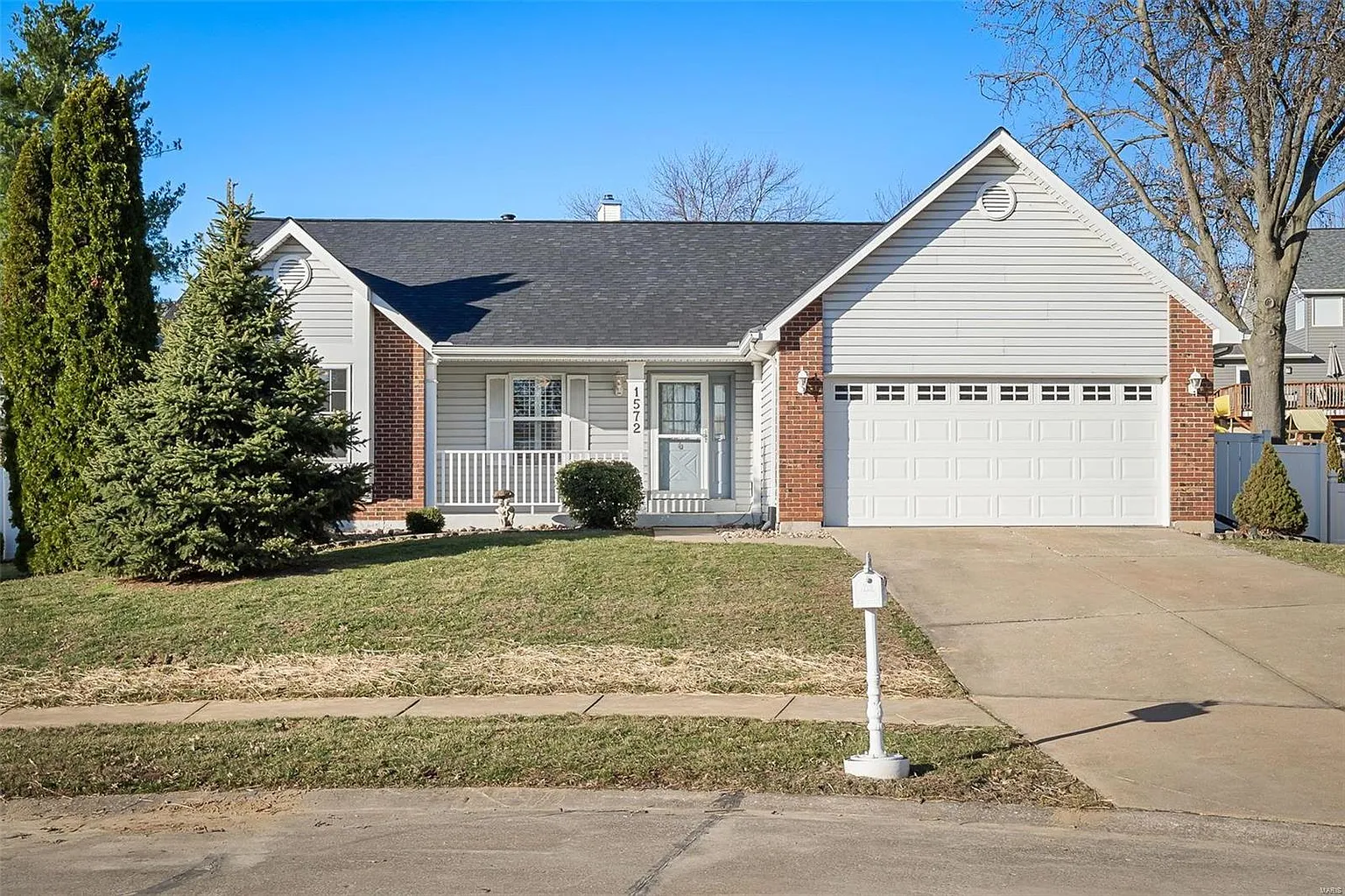 1572 Country Bend Dr photo 1
