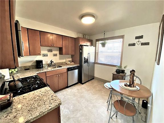 2nd image of 105 Pat Mews Dr