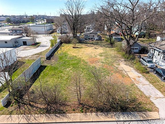 5th image of 2647 Helen Ave