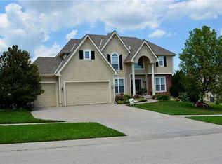 1394 Canyon Ln, Lansing, KS 66043