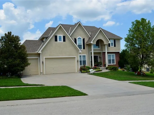 1394 Canyon Ln, Lansing, KS 66043