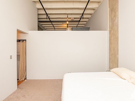 5th image of 100 S Ashland Ave #211