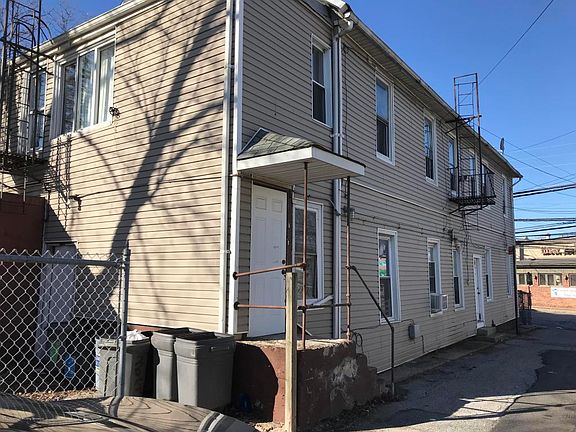 2nd image of 3954 Victory Blvd