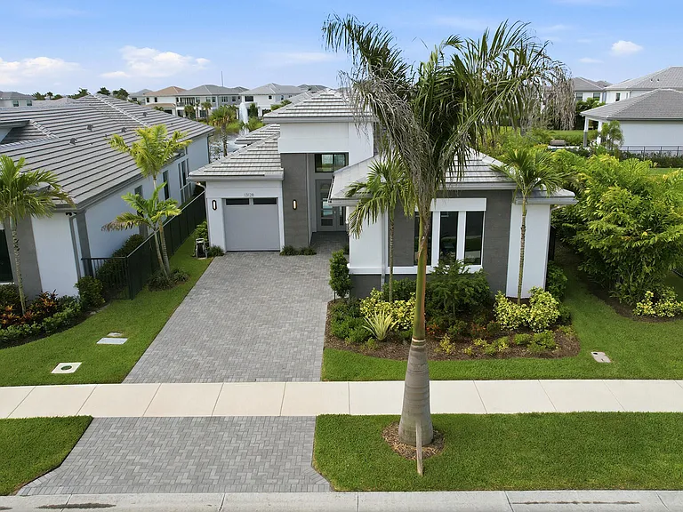 13128 Feathering Way — Photo 2