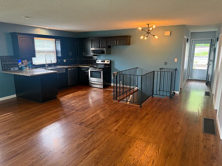 40 L St — Photo 8