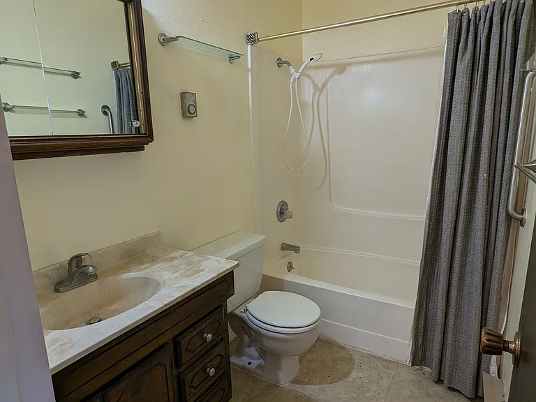 Full bathroom, upstairs