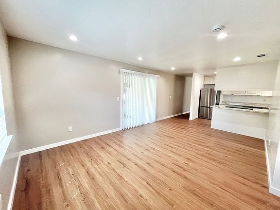 5th image of 580 Sandburg Dr
