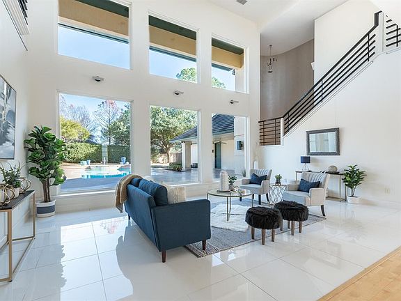 5th image of 5607 Versailles Ct