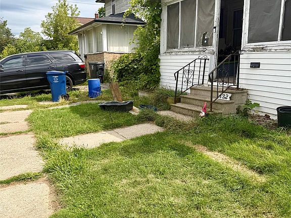 3rd image of 132 Bruce St