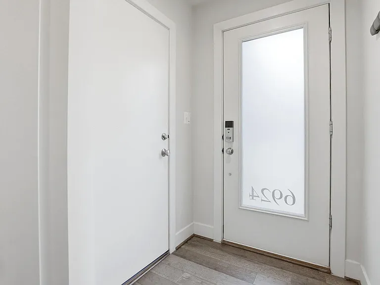6924 Rockledge Dr — Photo 6