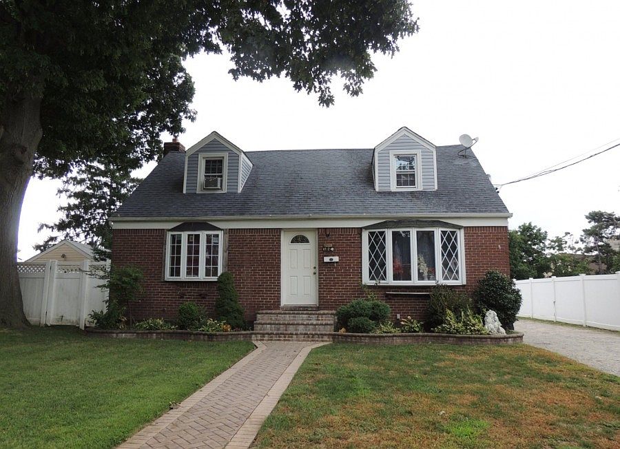 1st image of 124 Lawrence St