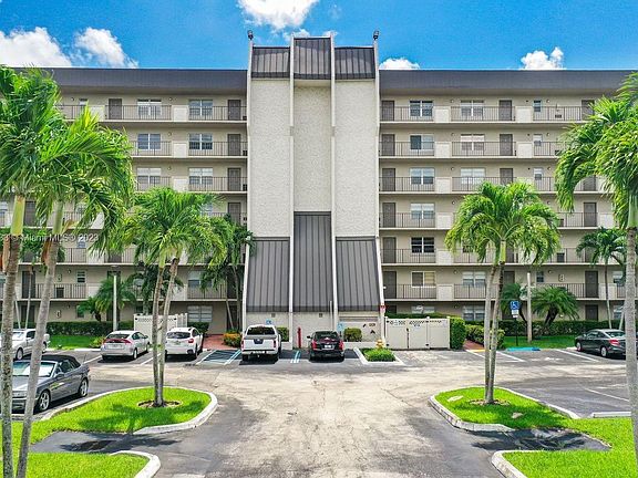 2nd image of 3100 W Rolling Hills Cir APT 603