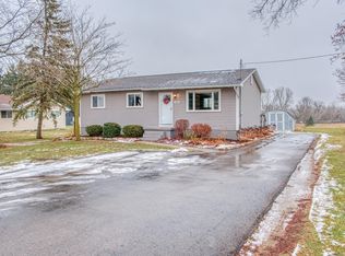 1805 Parmenter Rd, Corunna, MI 48817