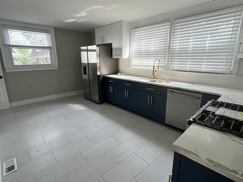 2nd image of 36 Ampere Pkwy APT 1