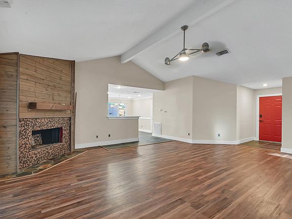 5th image of 4415 Pineville Ln