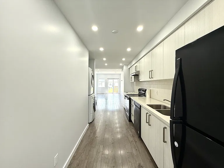 403 Chaffey St — Photo 3