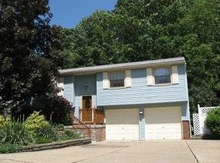 105 Bashford Dr, Coraopolis, PA