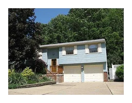 105 Bashford Dr photo 1
