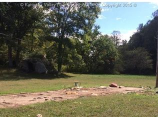 44 Falling Rock Rd, Clendenin, WV 25045