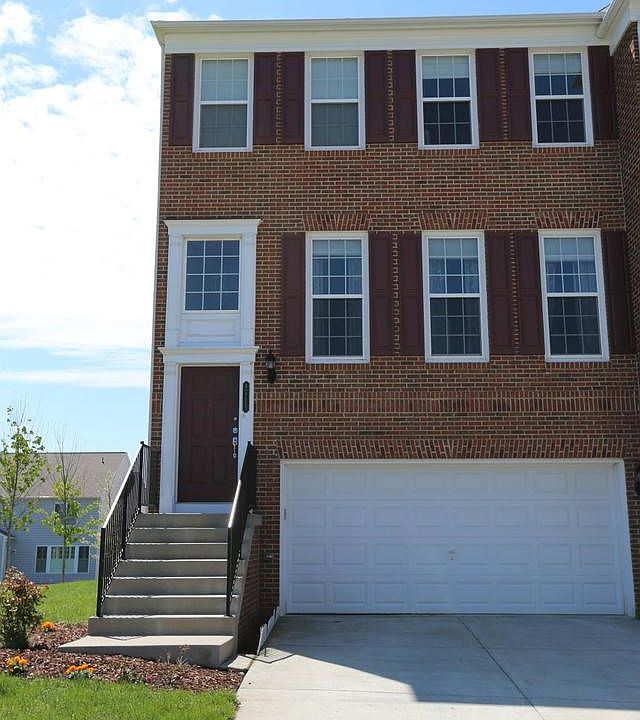 End Unit with Lots of Open Space Around