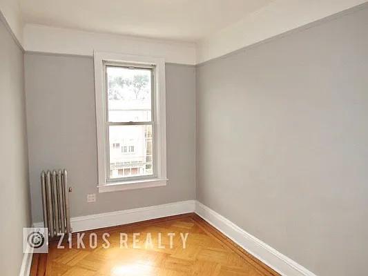 Rented by Zikos Realty Services | media 19