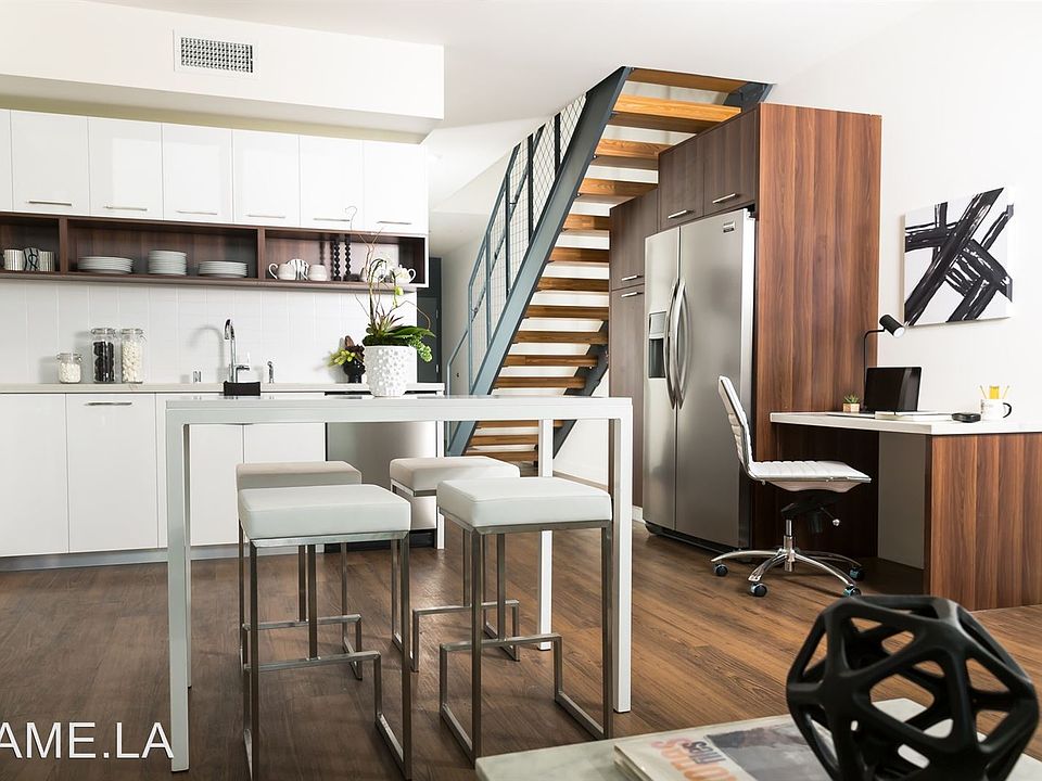1st image of 733 N Hudson Ave APT 304