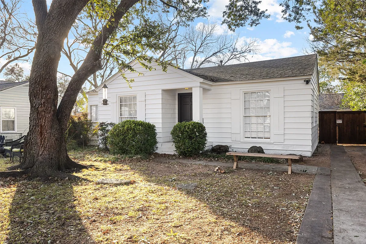 Building Photo - 9227 Peninsula Dr