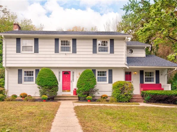 34 Kennedy Blvd, Lincoln, RI 02865