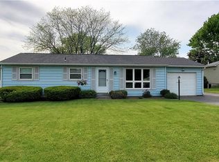 1216 Hook Rd, Farmington, NY 14425