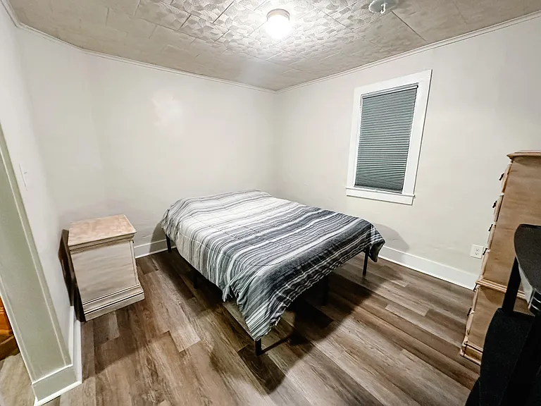 1002 N Main St — Photo 7