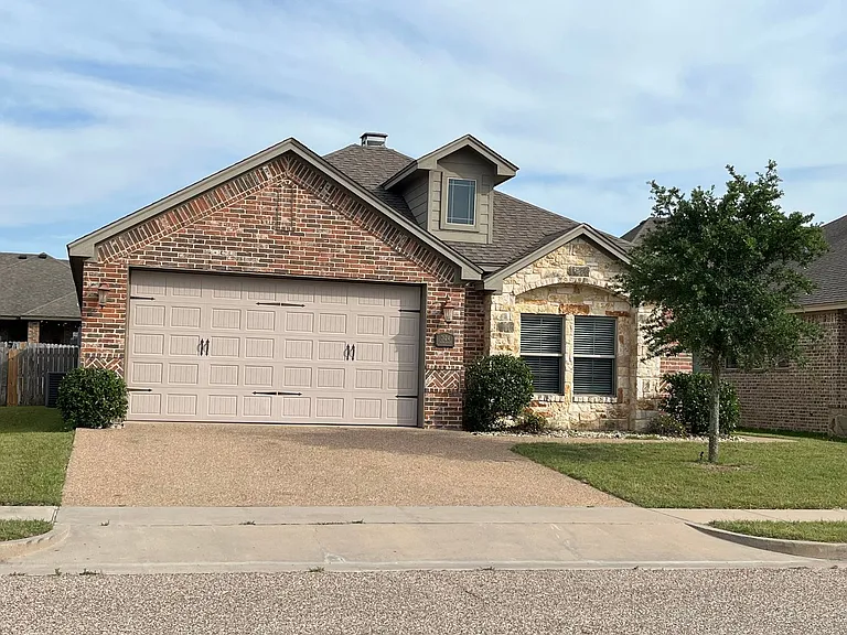 3124 Silver Saddle Dr — Photo 1