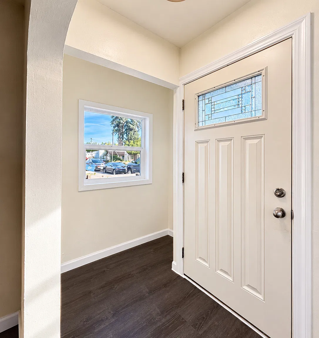 3 bed, 1.5 bath, 1305 sqft, $2,200 — Photo 3