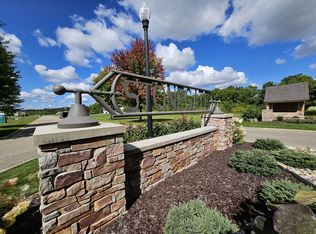 106 Stonegate Dr, Battle Creek, MI 49015