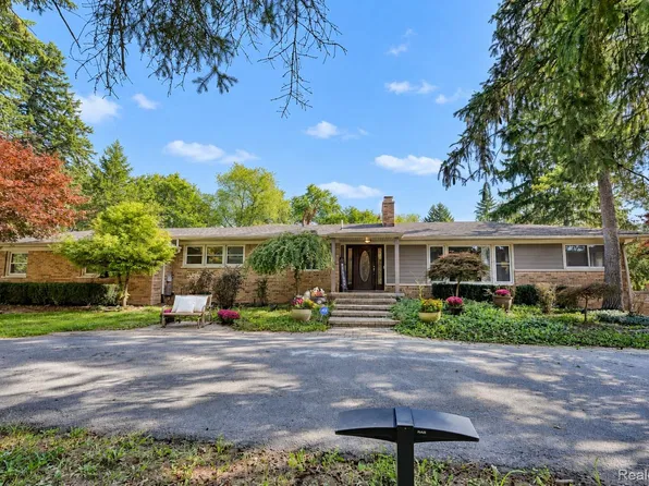 7395 Bingham Rd, Bloomfield Hills, MI 48301
