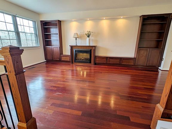 5th image of 33 Badger Gate Ct