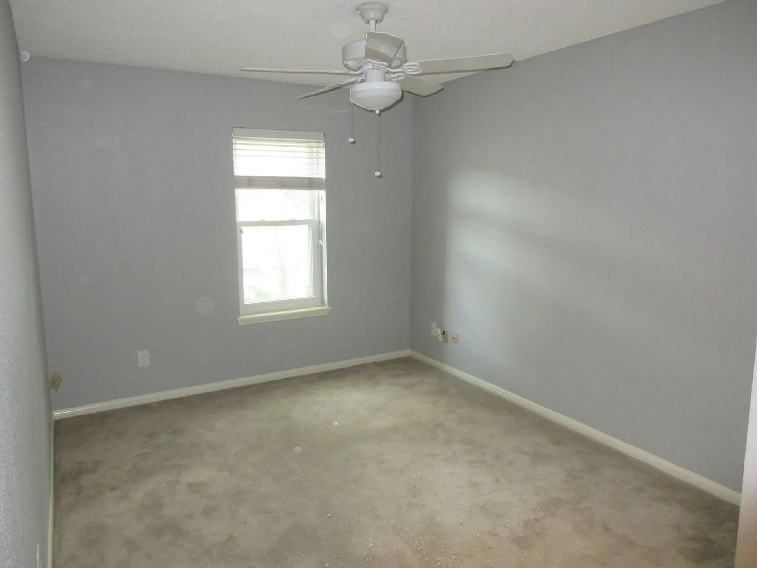 3 bed, 2.5 bath, 1992 sqft, $2,100 — Photo 2