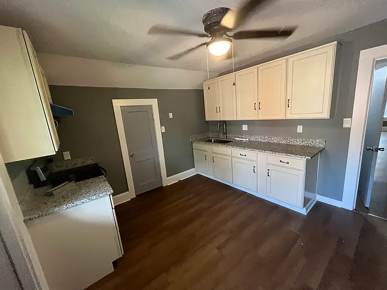 724 S Broad St — Photo 27