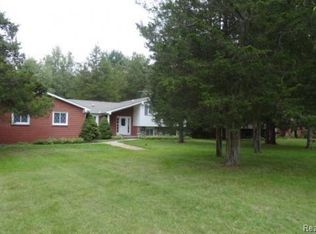 3211 McCluskey Dr, Pinckney, MI 48169