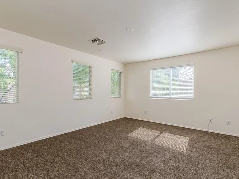 10018 W Winslow Ave — Photo 11