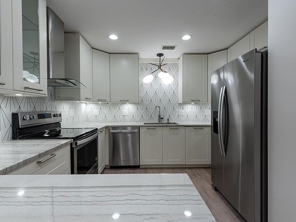 Designer kitchen, just renovated, w/quartzite counters