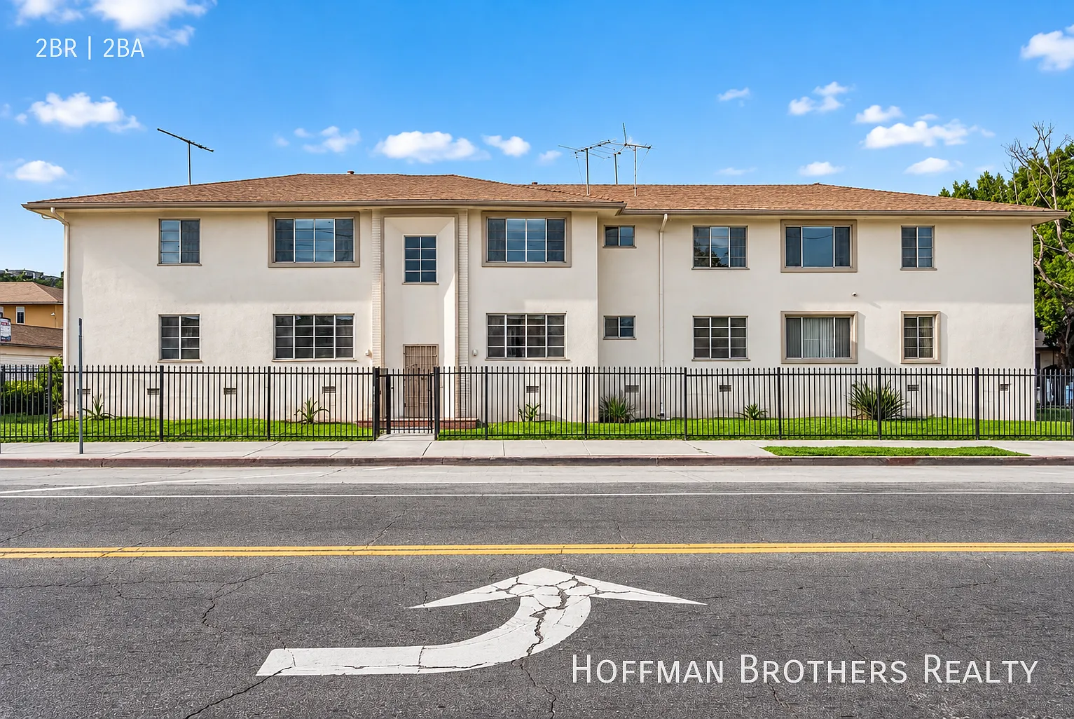 4320 Santa Rosalia Dr Los Angeles, CA 90008 — Photo 3