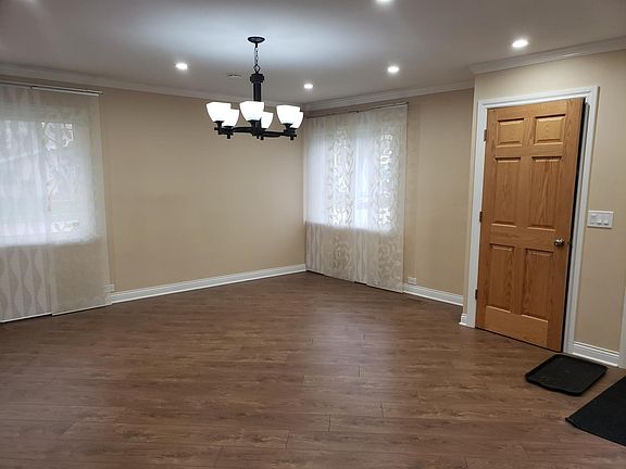 3rd image of 5892 Chatsworth Ct
