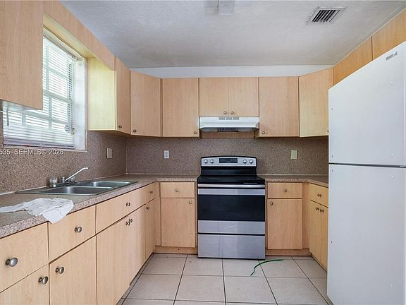 2nd image of 1547 Passion Vine Cres