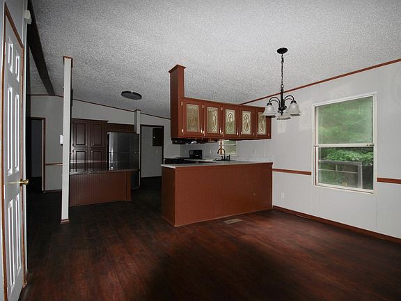 5th image of 327 Holly Dr