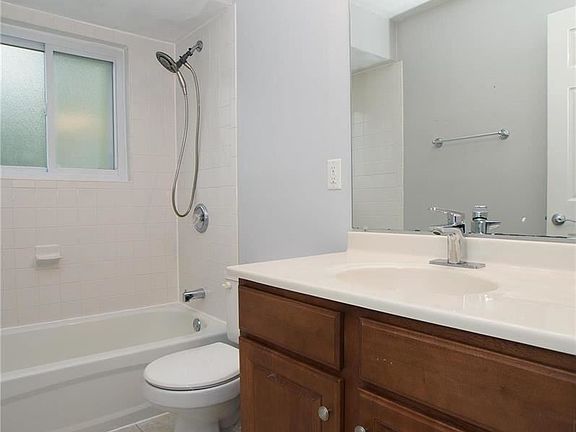 4th image of 25 Flamingo Dr