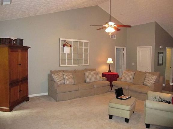 5th image of 2302 Robin Dr