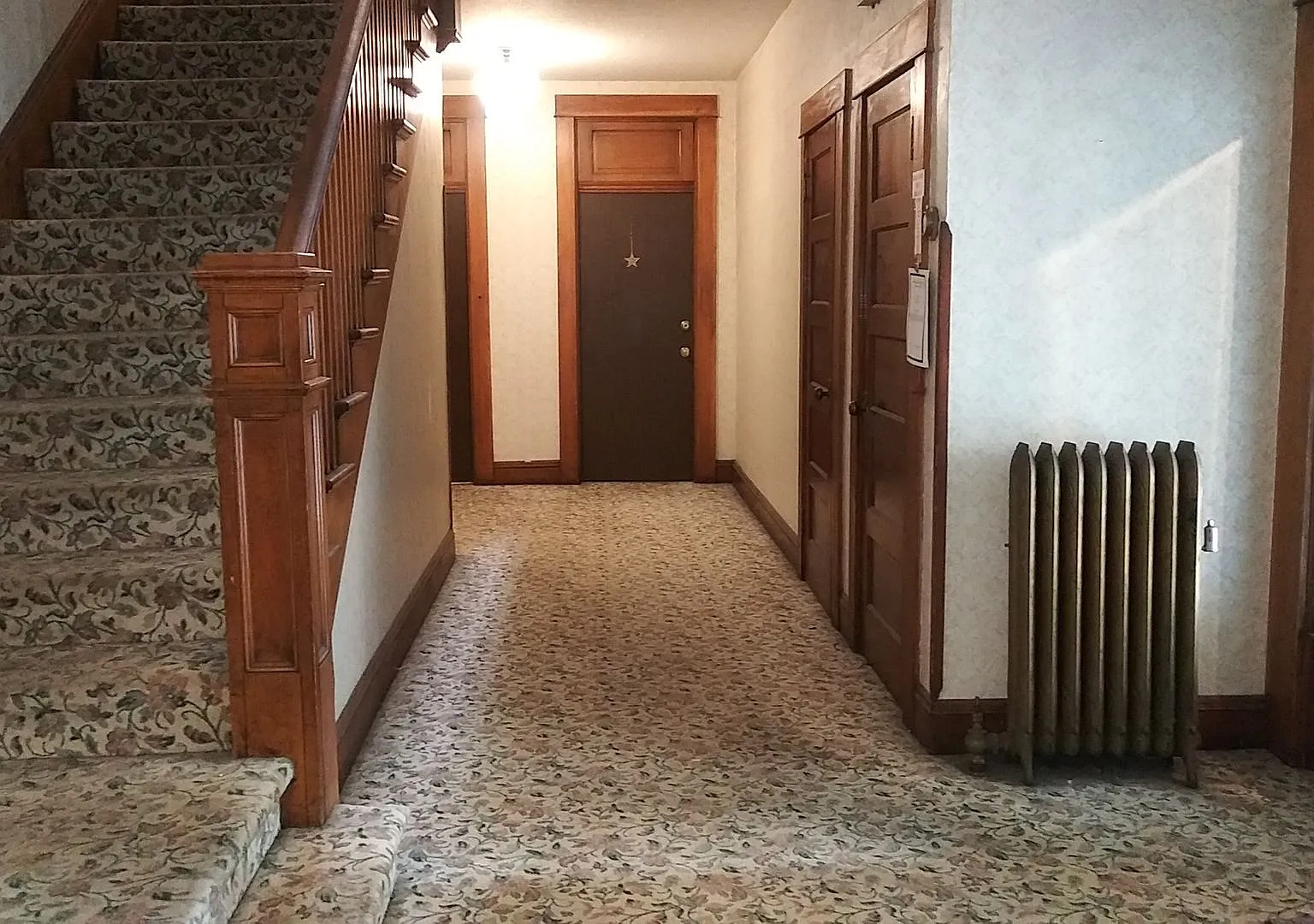 #192-Columbia Manor — Photo 3
