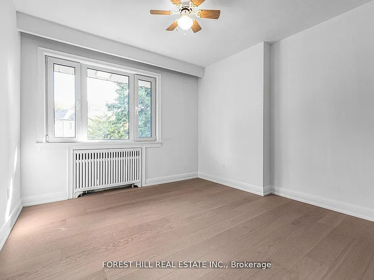 18 Irvington Cres — Photo 10