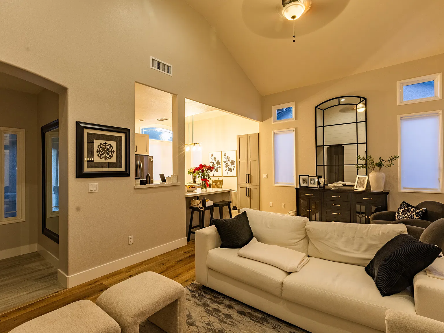 3 bed, 1482 sqft, $2,450 — Photo 3