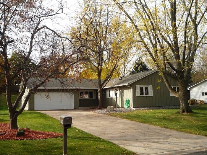 Nice curb appeal!